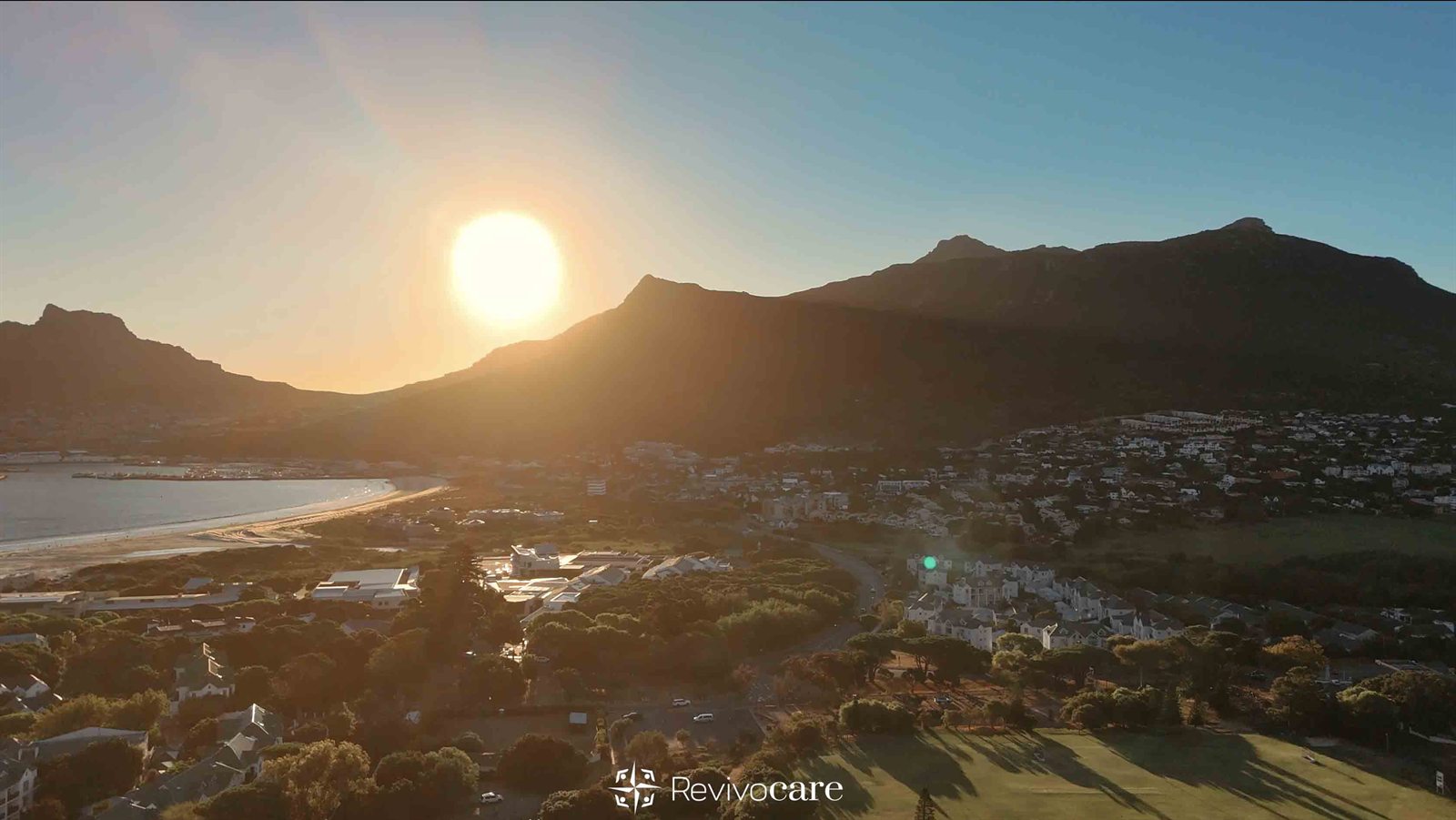 Zonsopkomst over Hout Bay, Kaapstad, een nieuw begin